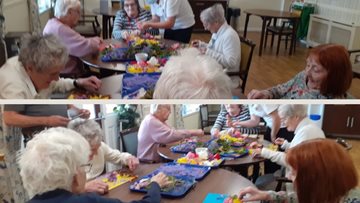 Forthbank Residents learn the art of flower pressing